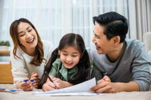 peran ayah dalam pengasuhan dan peran ibu dalam keluarga sangatlah besar