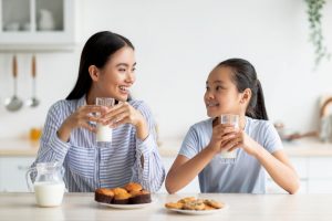 manfaat minum susu sebelum tidur sangat banyak, namun ketahui apa dampak positif dan dampak negatif minum susu
